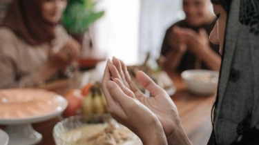 Bacaan Doa Sesudah Makan, Lengkap dengan Tulisan Arab dan Latinnya