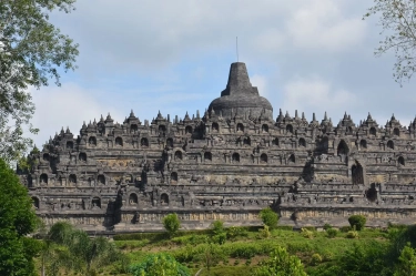 Sempat Dicabut, Aturan Pakai Sarung saat Masuk Borobudur Digodok Lagi