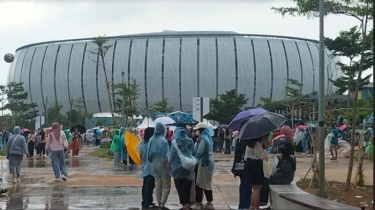 Stadion JIS Diguyur Hujan, Lalu Lintas Macet Tak Surutkan Penggemr K-Pop Jelang Golden Disc Awards