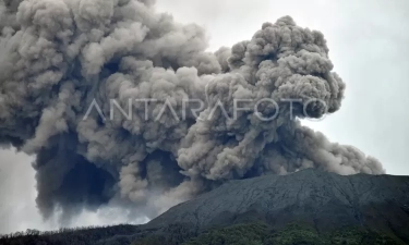 Gunung Marapi Sumbar Kembali Erupsi dan Mengeluarkan Gemuruh dan Suara Dentuman Keras