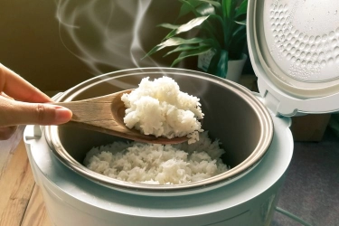 3 Cara Siapkan Nasi untuk Bikin Nasi Goreng, Lihat Takaran Air