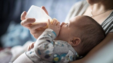 Dokter Spesialis Ungkap Kapan Tanda Air Susu Ibu Cukup untuk Si Kecil