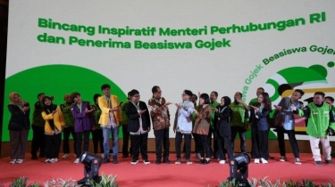 Momen Haru Menhub Budi Karya Sumadi Lepas Wisudawan Gojek dengan Tangis Bangga