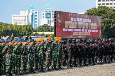 Jokowi Pastikan Gaji TNI-Polri dan Pensiunan Naik Mulai 1 Januari 2024