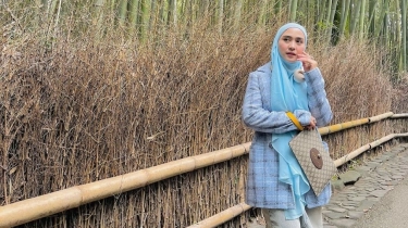 5 OOTD Hijab Warna Ala April Jasmine, Bisa Banget Jadi Inspirasi Buat Cewek Kue