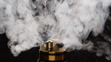 Pengguna Rokok Elektrik Meningkatkan 10 Kali Lipat, Ketahui Tiga Kandungan Bahaya di Dalamnya 