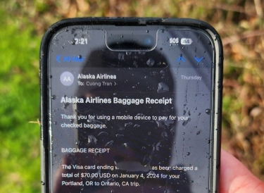 IPhone Penumpang Alaska Airlines Jatuh Usai Pintu Darurat Pesawat Terlepas, Anehnya Tetap Menyala saat Ditemukan