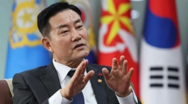 Perkuat Kerjasama Militer, Menteri Pertahanan Shin Won-sik Mengatakan Korea Utara Akan Memasok Peluru Kendali Taktis Ke Rusia