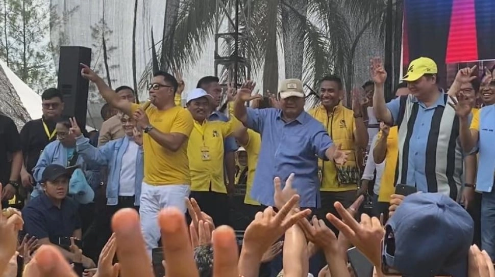 Demi Bekasi Jadi Lumbung Suara Prabowo-Gibran, Relawan Jokowi Bagi-bagi Susu Gratis hingga Goyang Gemoy