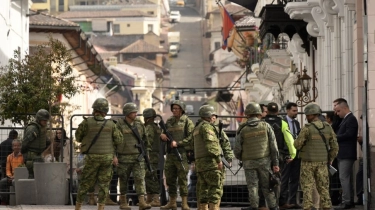 Ekuador Chaos! Kelompok Bersenjata Serbu Stasiun TV, Napi Sandera Sipir, Mafioso Culik Polisi