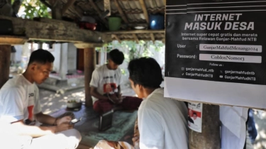 Permudah Akses Informasi, Warga Pelosok di Lombok Tengah Diberikan Perangkat Internet Gratis