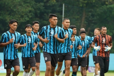 Arema FC Dibayangi Ancaman Degradasi, Usung Misi Sapu Bersih di Liga 1