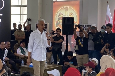 Cerita PDI-P Jadi Opsisi 10 Tahun, Ganjar Ajak Relawan di Surabaya Bantu Menangkan Pilpres 2024