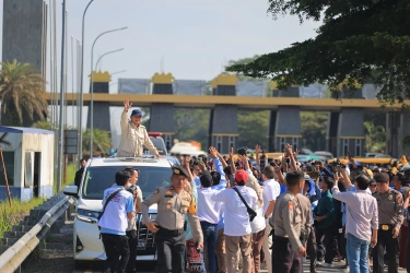 Pantun Prabowo di Medan: Tak Perlu Banyak Kata, Prabowo-Gibran Akan Kerja Nyata