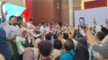 Bikin Riuh, Prabowo Dikerumuni untuk Selfie di Rapimnas KSPN: Joget Gemoy Tetap Curi Perhatian