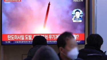 Ketahuan! Kim Jong Un Tembakkan Rudal IRBM Sejauh 1.000 KM ke Laut Timur, Tetangga Panas