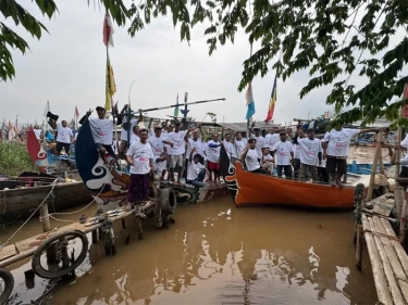 Ratusan Nelayan Roban Timur Deklarasi Dukung Prabowo-Gibran di Batang