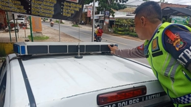 Sempat Dikritik Sujiwo Tejo, Kapolri Perintahkan Rotator Mobil Dinas Ditutup Kaca Film