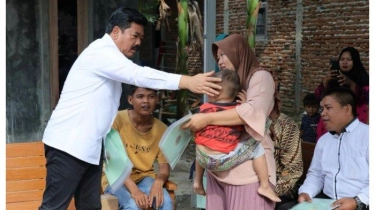 Diskusi Bareng Warga di Brebes, Menteri Hadi Tjahjanto Serahkan Sertifikat PTSL