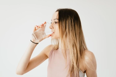Rekomendasi Takaran Air Minum Per Hari Sesuai Usia, Saran dari Pakar 