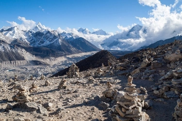 Tak Ada Salju, Para Wisatawan Batalkan Liburan di Himalaya