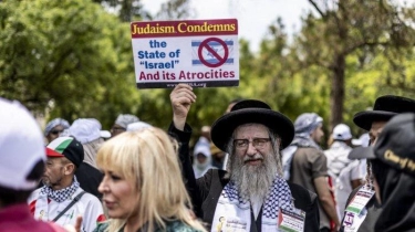 Aktivis Yahudi Demo di Gedung Parlemen Austria di Wina, Mengecam Genosida Israel di Gaza