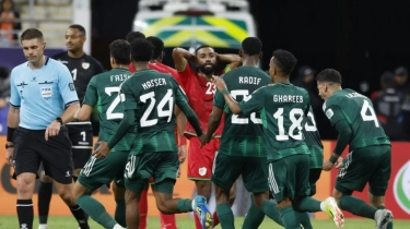 Eks Wasit BRI Liga 1 Bikin Keputusan Kontroversial di Piala Asia, 'Bantu' Arab Saudi Kalahkan Oman