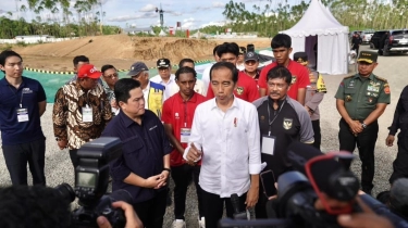 Jokowi Tinjau Proyek Training Center PSSI, Optimis Mei 2024 Mendatang Selesai
