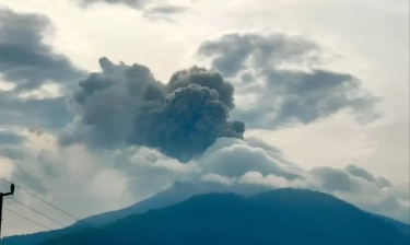 Gunung Lewotobi Kembali Meletus, Keluarkan Abu Vulkanin hingga 1500 Meter