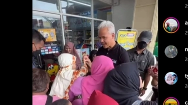Momen Kocak Saat Ganjar Pranowo Bagi-bagi Coklat di Minimarket, Langsung Notice yang Pakai Kaos Prabowo-Gibran