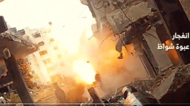Video Viral Al Qassam Menyerang Tank Pengangkut Pasukan IDF dengan RPG Yasin 105, Langsung Terbakar