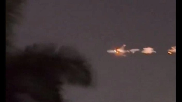 Video Viral, Pesawat Boeing 747 Sedang Terbang Tampak Mengeluarkan Api, Memaksa Pendaratan Darurat
