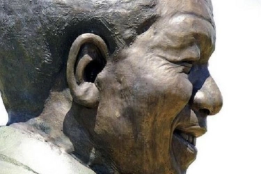 Afrika Selatan Berusaha Hentikan Lelang Barang Nelson Mandela di New York