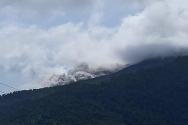 Gunung Lewotobi di NTT Berstatus Awas, Wisatawan Diimbau Tidak Mendekat