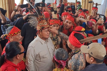 Prabowo Silaturahim dengan Pasukan Merah Dayak di Pontianak