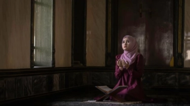 7 Bacaan Doa untuk Ibu: Arab, Latin dan Artinya