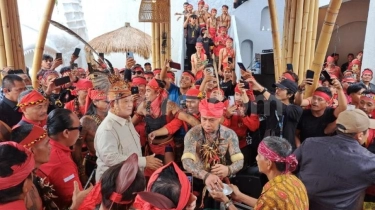 Disambut Panglima Jilah di Pontianak, Prabowo Dipakaikan Ikat kepala Khas Suku Dayak, Ternyata Punya Makna Mendalam