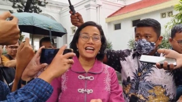 Baju Pink dan Senyum Sri Mulyani Diisukan Mundur dari Menteri Jokowi