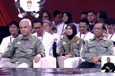 Hadiri Debat Pilpres 2024, Ganjar-Mahfud Kenakan Kostum Warna Hijau yang Ramah Lingkungan