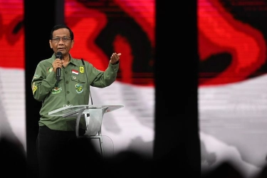 Momen Mahfud Menyanyikan Lagu Ebiet G Ade Saat ''Closing Statement'' Debat Keempat Pilpres