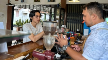 Modal Awal Rp500 Ribu, Kini Tukang Kopi Ini 'Seruput' Rp50 Juta Sebulan