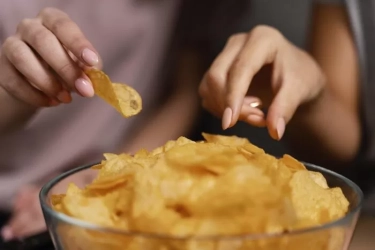 4 Bahaya Terlalu Sering Konsumsi Makanan Ringan Kemasan, Simak Penjelasannya