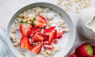 Cara Membuat Sarapan Oatmeal, Hidangan Simpel dengan Bahan-Bahan Terbatas dapat Menyehatkan Jantung