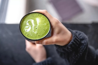 Menilik 4 Manfaat Luar Bisa dan Efek Samping Minuman Populer Asal Jepang Matcha Latte