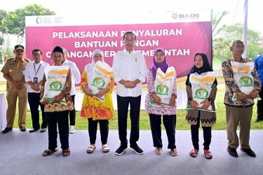 Bagikan 5.000 Sertifikat Lahan, Jokowi Minta Warga Hati-hati jika 