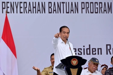 Kala Jokowi Sapa Siswa di Magelang: Sudah Makan Siang Belum?