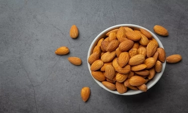 Kacang Almond Bikin Wajah Awet Muda, Berikut Rahasia Kecantikan yang Tersembunyi