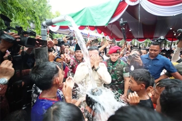 Resmikan 15 Titik Air di Bangkalan, Prabowo Cerita Asal Usul Program Air Bersih untuk Masyarakat