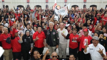 Ke Salatiga, Ganjar Konsolidasikan Dukungan dan Potong 3 Tumpeng untuk HUT Ke-77 Megawati
