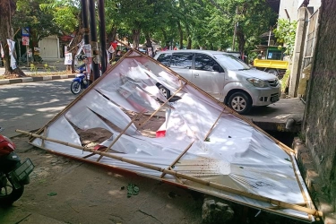 Balihonya Menimpa Pengendara Motor di Cakung, Caleg PSI: Saya Duga Dirusak Dulu Baru Jatuh